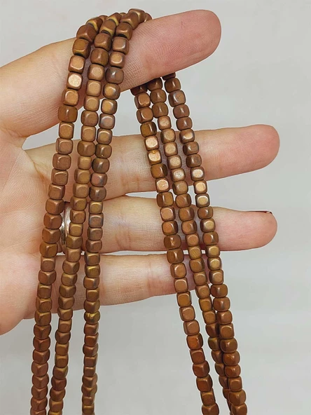 Hematit Taşı Kare Şekilli Dizi 4mm (54656) ürün görseli
