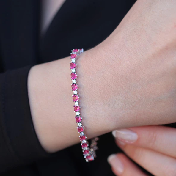 Kırmızı Zirkon Taşlı Kalpli Su Yolu Gümüş Bileklik ürün görseli 1