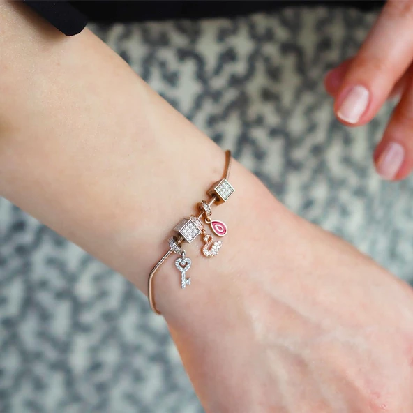 Pndr Charmlı Rose Gold Kaplama Gümüş Bileklik ürün görseli 1