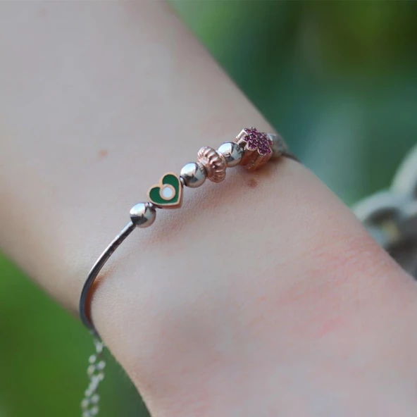 Kalpli Çiçekli Ayarlanabilir Gümüş Charm Bileklik ürün görseli 1