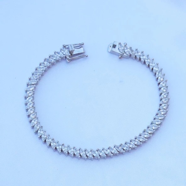 Mekik Modeli Zirkon Taşlı Su Yolu Gümüş Bileklik - Resim 3