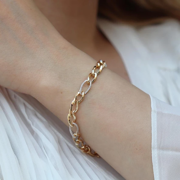 Zirkon Taşlı Geçmeli Gold Kaplama Hallow Bileklik ürün görseli 1