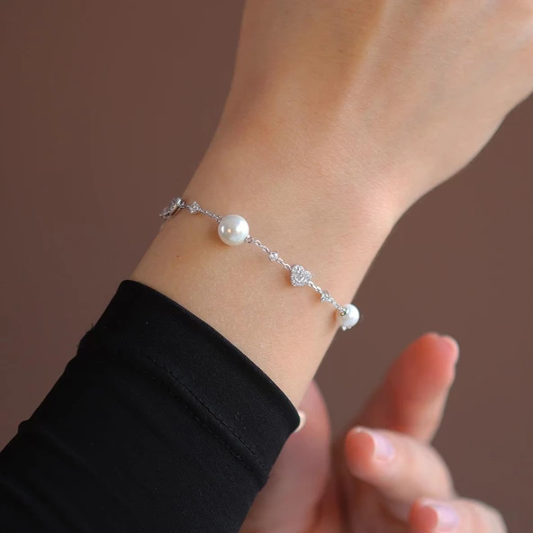 Kalp İnci Detaylı Zarif Gümüş Bileklik - Resim 3