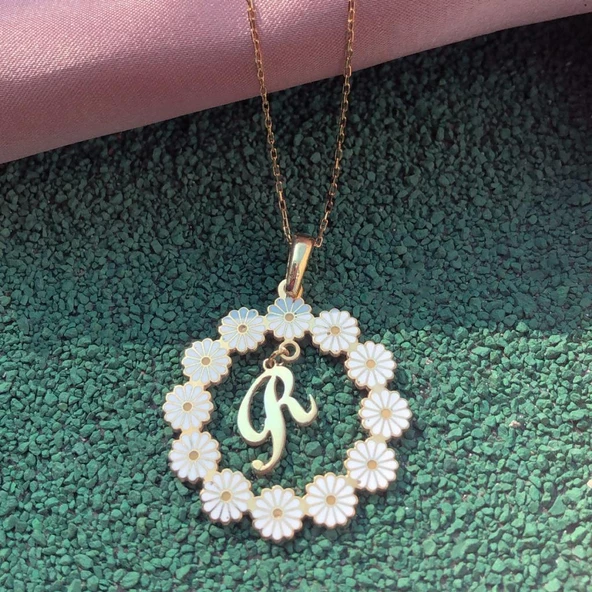 Papatya Çerçeveli Kişiye Özel Harf Gümüş Kolye ürün görseli 1