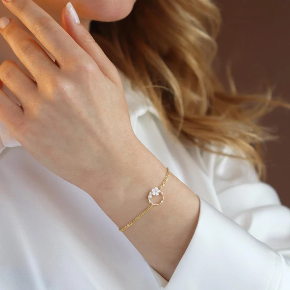 Zambak Çiçeği İnci Detaylı Gold Kaplama Gümüş Bileklik - Resim 2