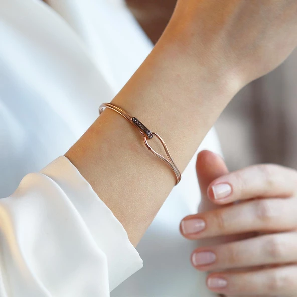 Düğüm Taşlı  Rose Gold Kaplama Gümüş Bileklik ürün görseli