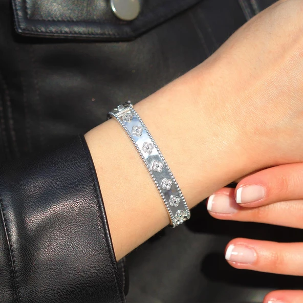 İkonik Alhambra Yonca Gümüş Kelepçe ürün görseli 1