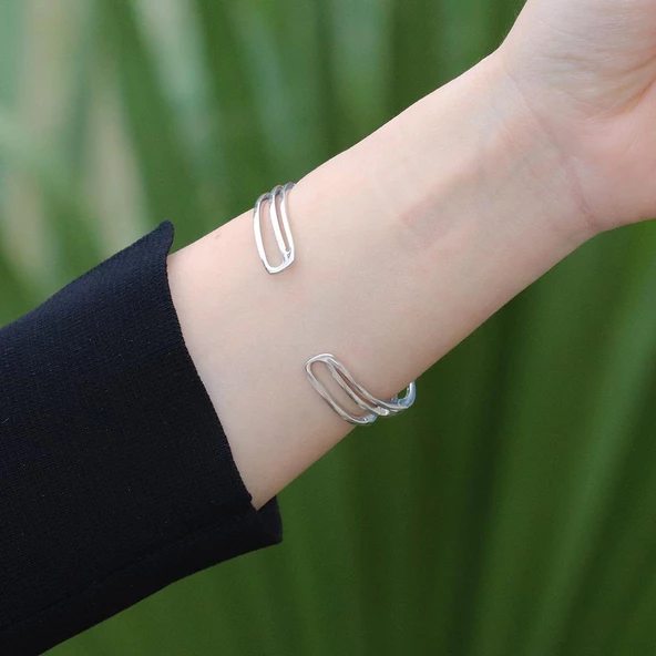 Apm Monaco Model Kayar Halkalı 3 Sıra Zirkon Taşlı 925 Ayar Gümüş Kelepçe - Resim 4