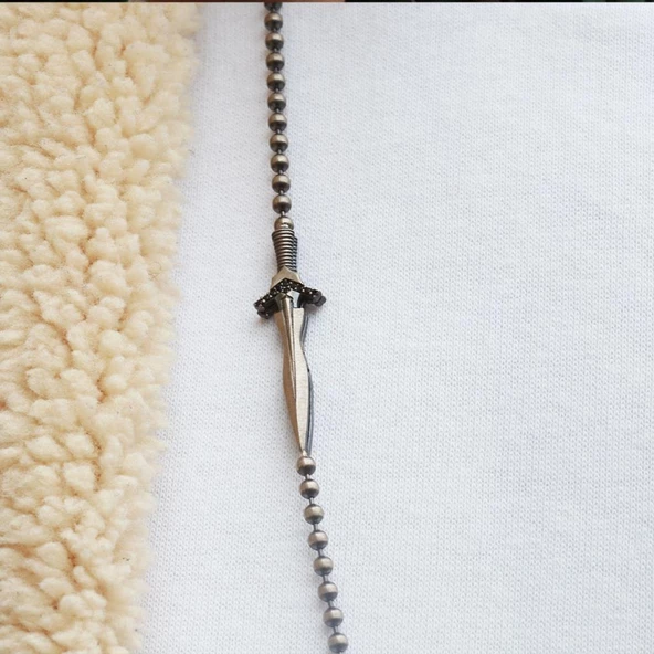 İki Tarafı Kılıç Figürlü Zirkon Taşlı Erkek Gümüş Kolye - Resim 3