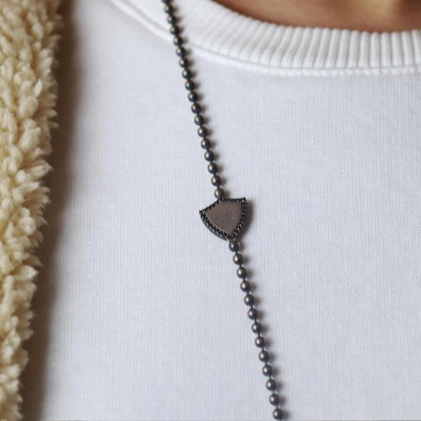 Kalkan ve Kılıç Figürlü Siyah Zirkon Taşlı Gümüş Erkek Kolyesi - Resim 3