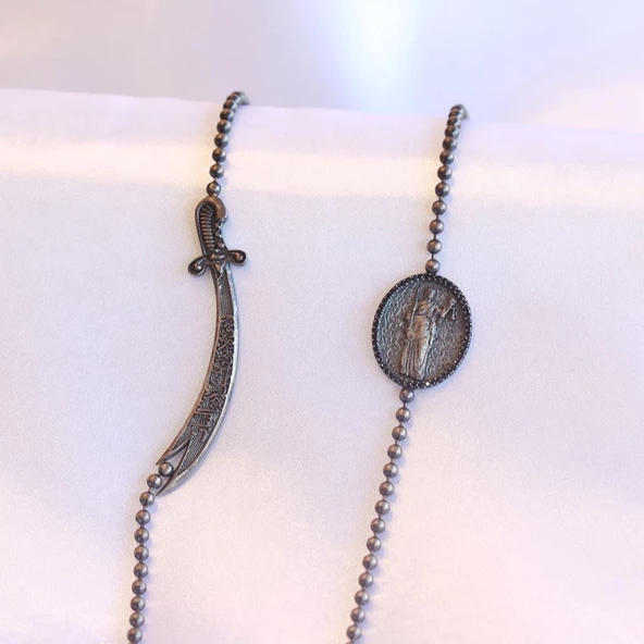 Zülfikâr Kılıç Figürlü Ve Zirkon Taş Çerçeveli Adalet Heykeli Gümüş Erkek Kolyesi - Resim 3