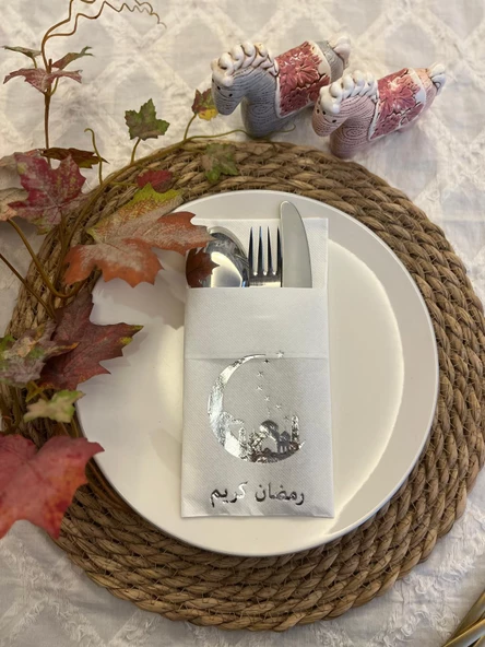 Gümüş Yaldızlı Beyaz Arapça Ay Desenli Ramadan Kerim Cepli Peçete 12 lı 40x40 ürün görseli 1
