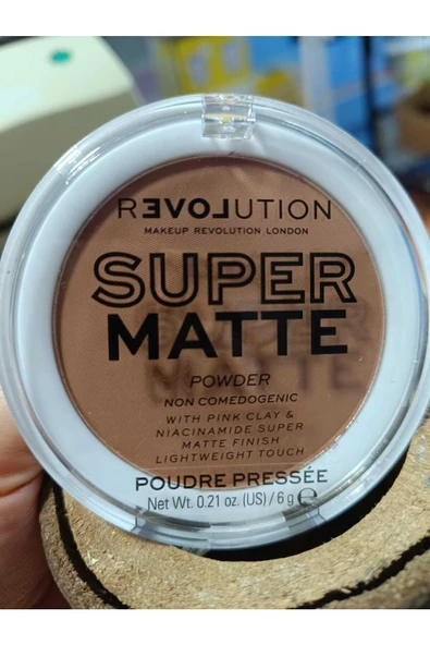 Revolution - Compact powder Super Matte - Chestnut