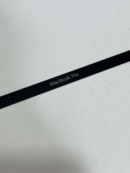 Apple Macbook Pro 13" Ekran Çerçeve Logosu - 2