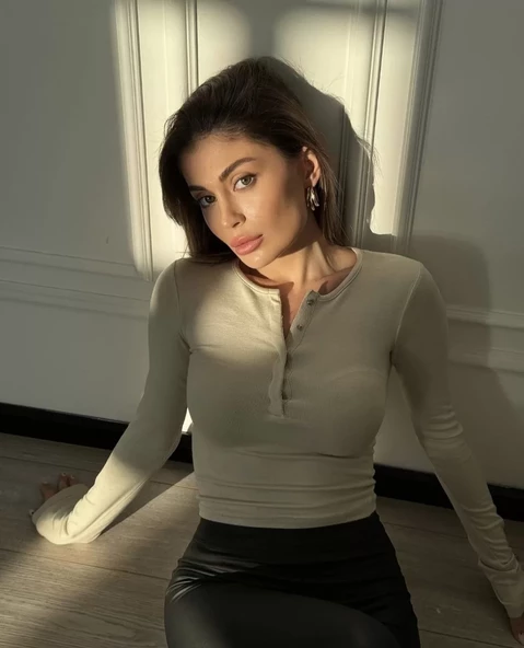 Uzun Kollu Crop - Taş