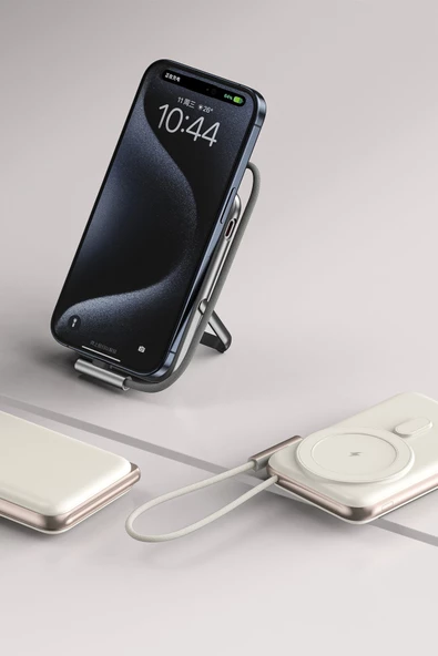 URR Dahili Type-C Kablolu Dijital Göstergeli 10.000 mAh Kablosuz Şarj Magsafe Powerbank - 8