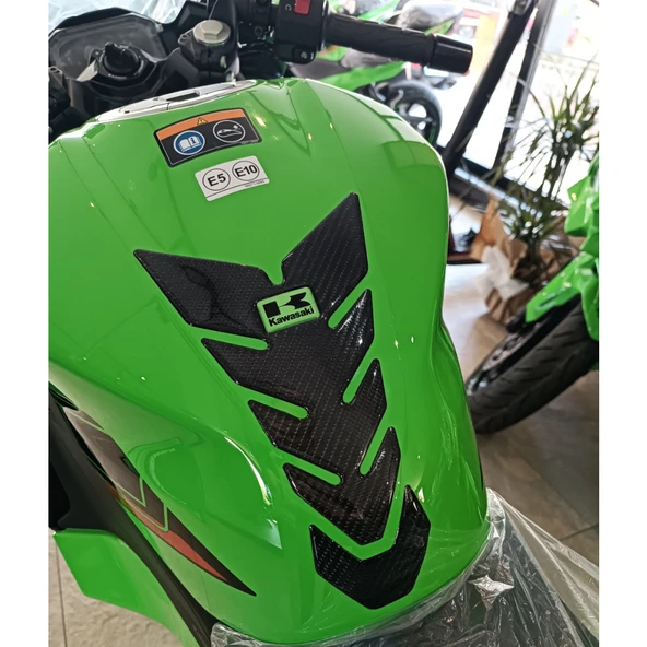 Grippatch Yamaha, BMW, Honda ile Uyumlu Universal 6D Karbon Tank Pad GC05 - 3