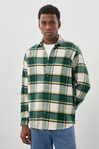 Koyu Lacivert Yünlü Ekose Desen Yumuşak Yaka Cepsiz Uzun Kol Casual Comfort Fit Gömlek 1004245227 ürün görseli