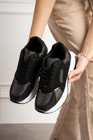Siyah ve Beyaz Rahat Kalıp Kadın Sneaker - 4
