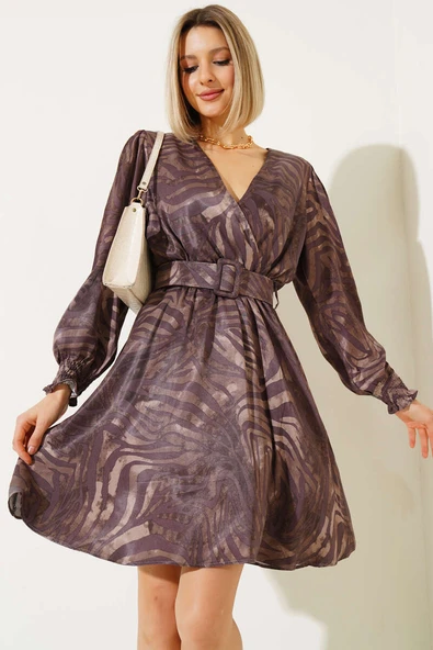 Desenli Kruvaze Yaka Kemerli Saten Elbise Magenta - Resim 2