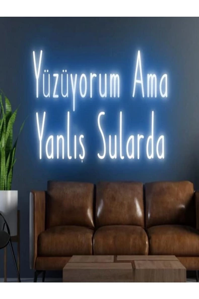 Twins Led Aydınlatma Yüzüyoum Ama Yanlış Sularda Yazılı Neon Tabela