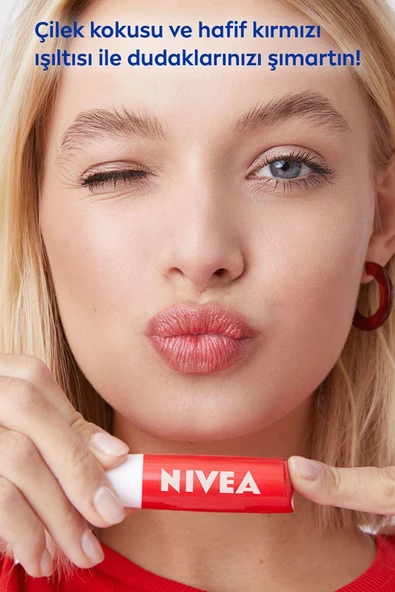 NIVEA Dudak Bakım Kremi Ve Dudak Parlatıcı 4.8gr, Çilek Kokusu, 24 Saat Nemlendirici, Hafif Kırmızı Işıltı - 4