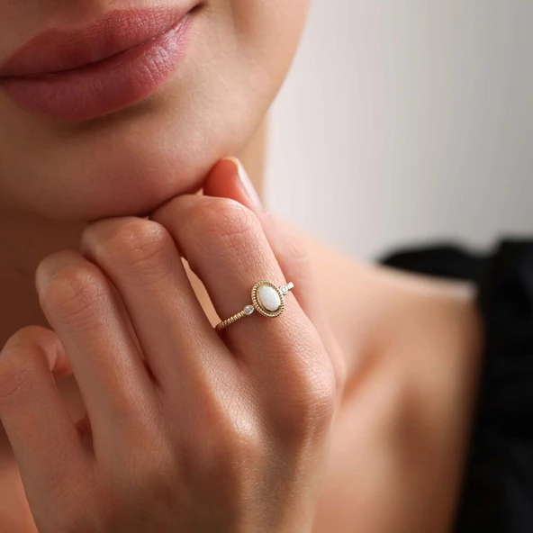 Opal Taşlı Altın Yüzük