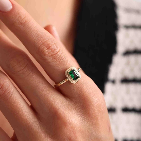 Altın Baget Yüzük Emerald