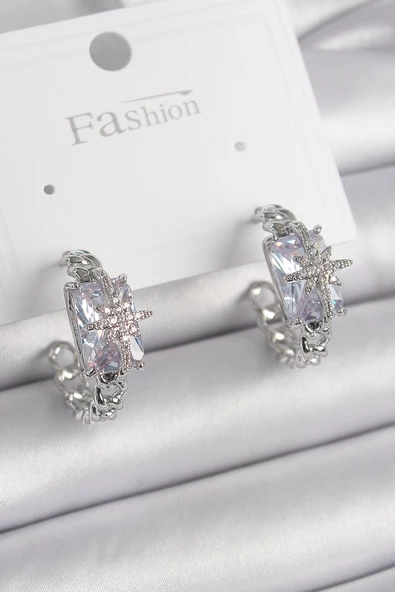 Pirinç Gümüş Renk Zirkon Taşlı Kutup Yıldız İşleme Detay Kadın Küpe - EBJ241221W30152 ürün görseli