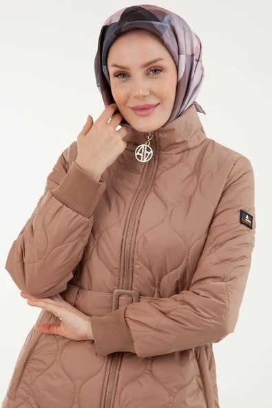 Armine Kadın Beli Kemerli Soğan Desenli Kapitone Kap - 2