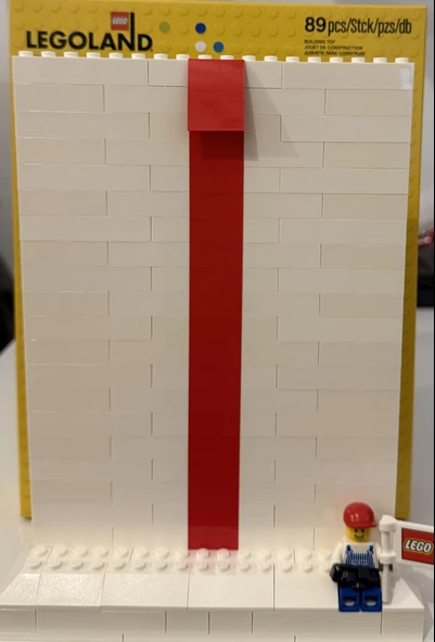 Lego Exclusive Legoland 852668 Brick Wall Photo Display (Portrait) - 4