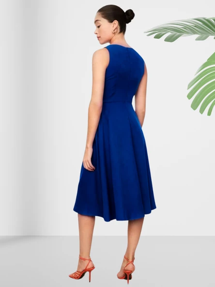 Kayık Yaka Diz Altı Düz Lacivert Elbise - Resim 3