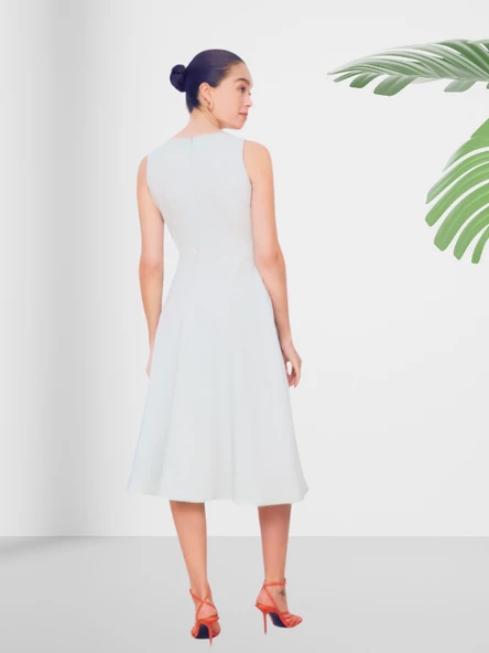 Kayık Yaka Diz Altı Düz Beyaz Elbise - Resim 4