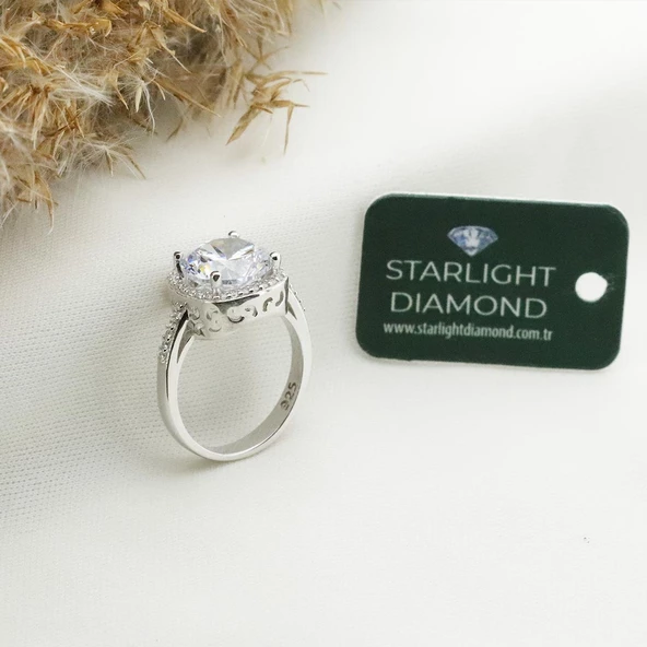 Yanları Pırıltılı Taşlarla Süslenmiş 3.00 ct Starlıght Dıamond Tektaş ürün görseli 1