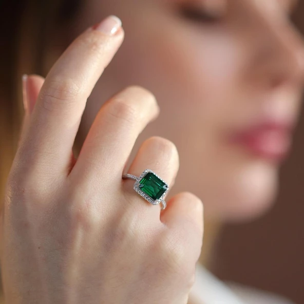 Baget Kesim Zümrüt Taş Gümüş Yüzük ürün görseli 1