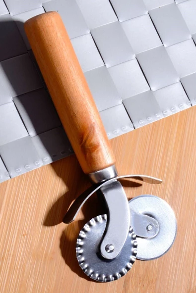 Silikon Hamur Açma Matı(40x50) + Hamur Spatulası + Pizza Hamur Kesme Aleti Seti - Resim 2