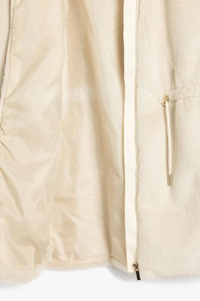 Koton Kız Çocuk Kapşonlu Peluş Mont Fermuarlı Cep Detaylı - 4