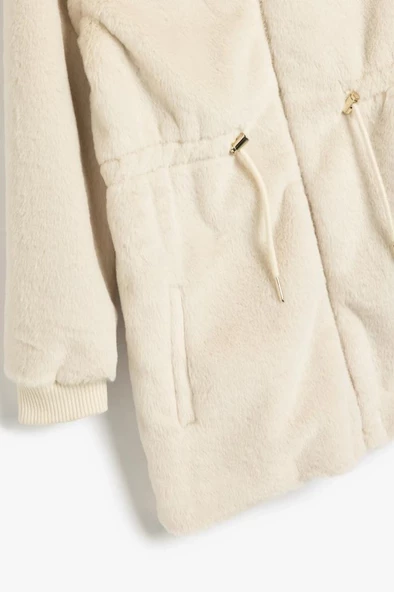 Koton Kız Çocuk Kapşonlu Peluş Mont Fermuarlı Cep Detaylı - 3