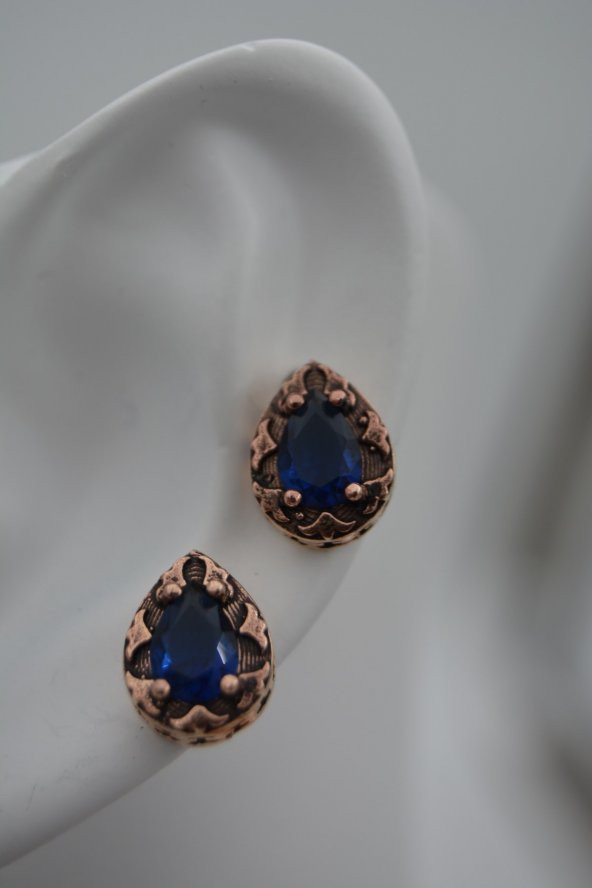 STONEAGE Damla Küpe Safir Taşlı Mıhlama İşçilikli Küçük Boy ürün görseli