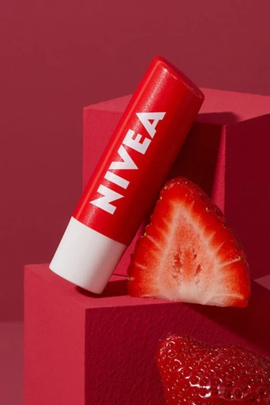 NIVEA Dudak Bakım Kremi Ve Dudak Parlatıcı 4.8gr, Çilek Kokusu - 2