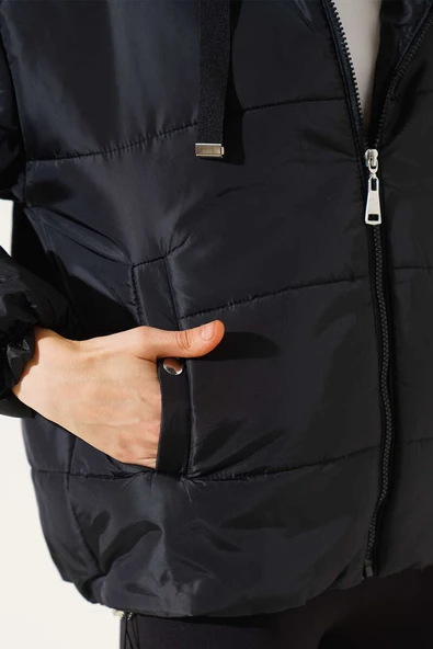 Kapüşonlu Fermuarlı Kısa Şişme Mont Siyah - Resim 4