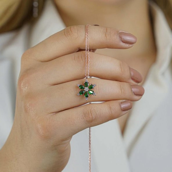 Şık Tasarımlı Zümrüt Yeşili Lotus Çiçeği Gümüş Kolye Rose ürün görseli 1