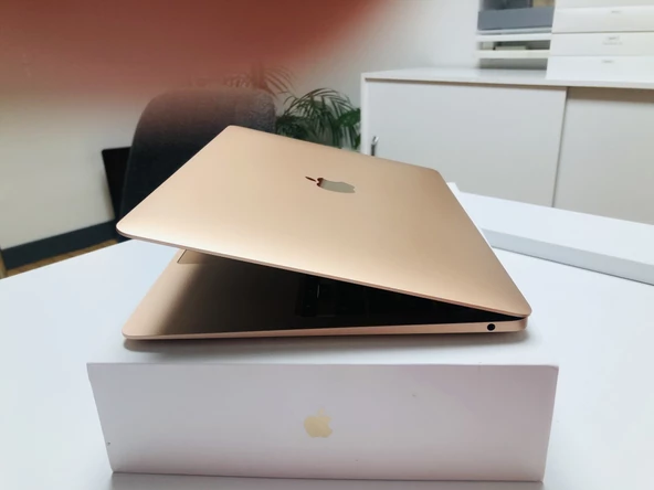 MacBook Air M1 8 GB 256 GB SSD 13.3" MGND3TU/A Altın - 4