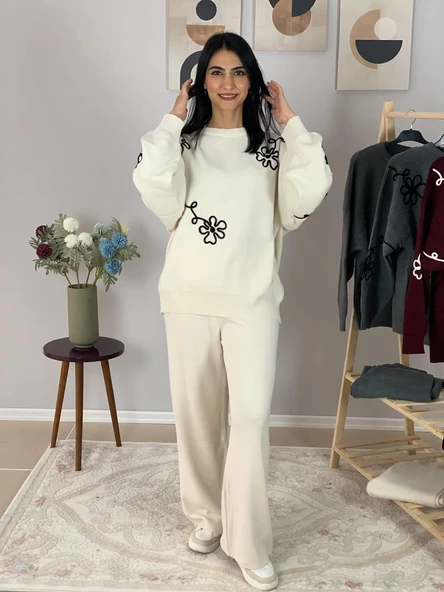 Kadın Uzun Kol Çiçek Nakışlı Bisiklet Yaka Triko Kazak Pantolon Takım (Beyaz) - Resim 6