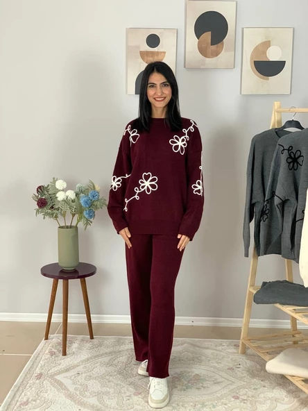 Kadın Uzun Kol Çiçek Nakışlı Bisiklet Yaka Triko Kazak Pantolon Takım (Bordo) - Resim 2