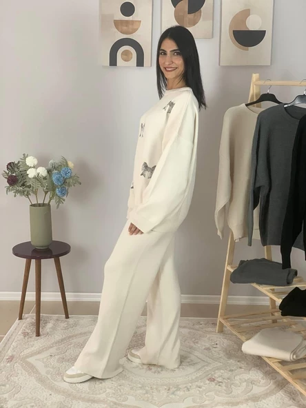 Kadın Uzun Kol Fiyonk Nakışlı Bisiklet Yaka Triko Kazak Pantolon Takım (Beyaz) - Resim 4