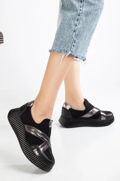 Kadın Spor Ayakkabı Siyah Kalın Taban Parlak Çapraz Bantlı - Resim 2