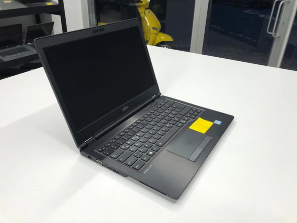 FUJITSU LIFEBOOK U749 I5 - 8365U 8GB RAM 256 GB SSD 14" FULL HD - 2