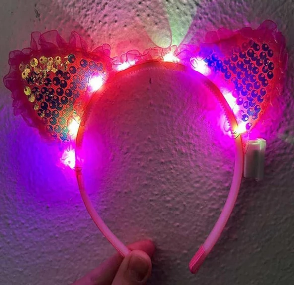 Nessiworld   Kenarları Dantelli Fuşya Pullu Payetli Led Işıklı Kedi Kulak Taç 17x19 cm