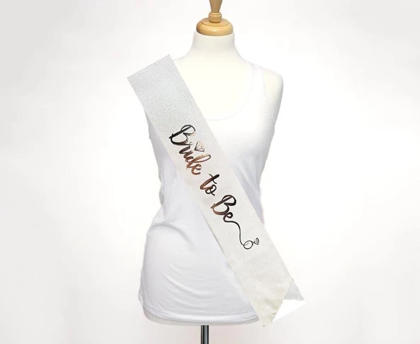 NessiWorld Beyaz Üzeri Gümüş İtalik Alyanslı Bride To Be Yazılı Simli Işıltılı Kuşak Kemer 10x80 cm - 1
